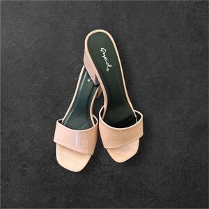 Qupid Women's Beige Croc-Embossed Mules